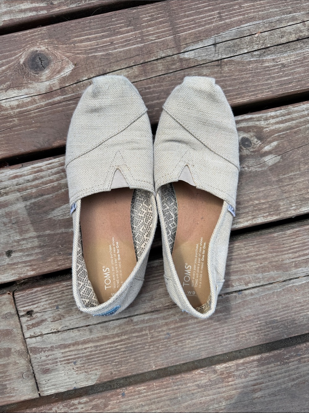 Toms Classic Slip-On Flats in Light Beige Canvas
